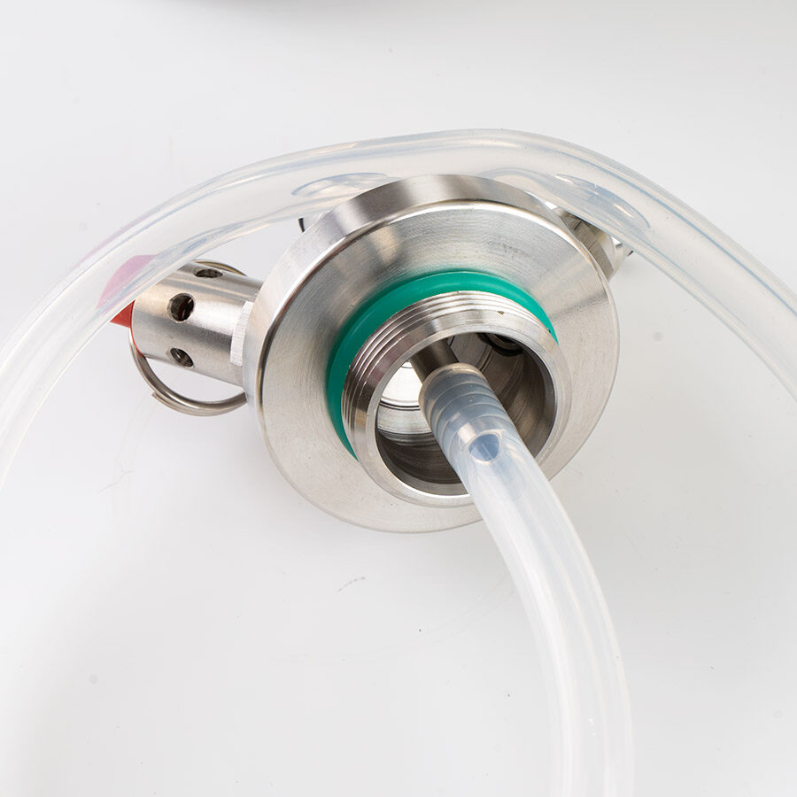 ball-lock-liitinkansi-minikegiin-letkulla Ball-lock liitinkorkki minikegiin silikoniletkulla