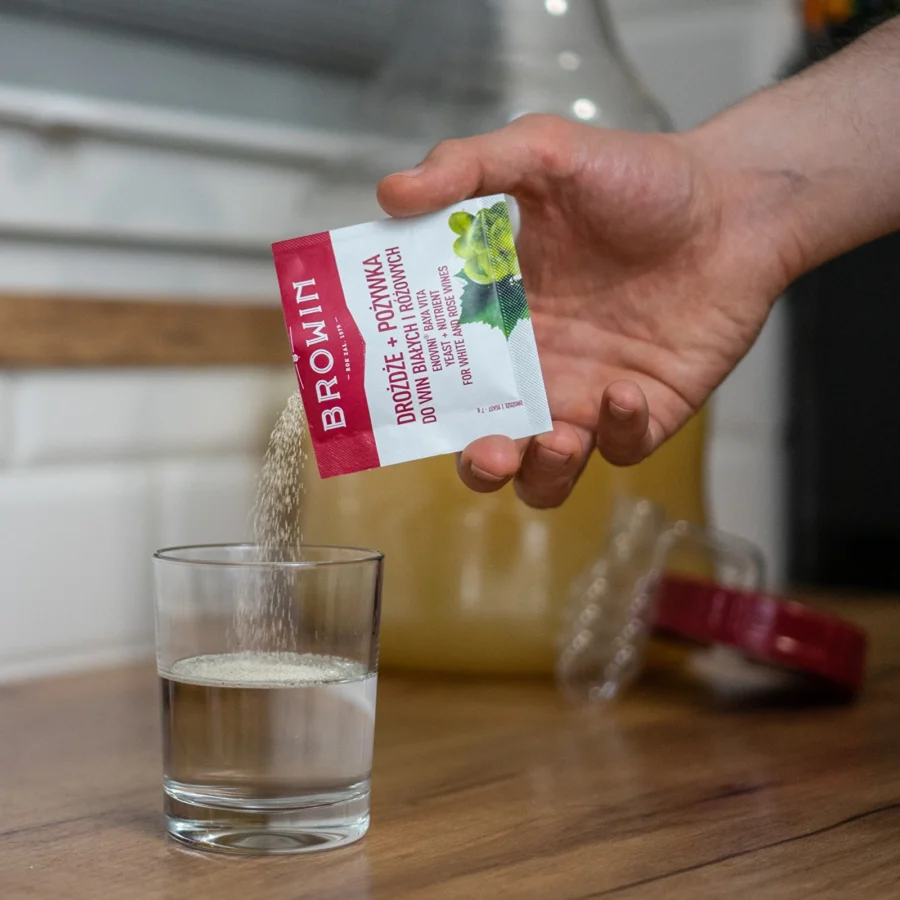 Hiiva ja ravinne valko- ja roseviineille Enovini BAYA VITA -17 g 3 Hiiva ja ravinne valko- ja roseviineille Enovini BAYA VITA -17 g